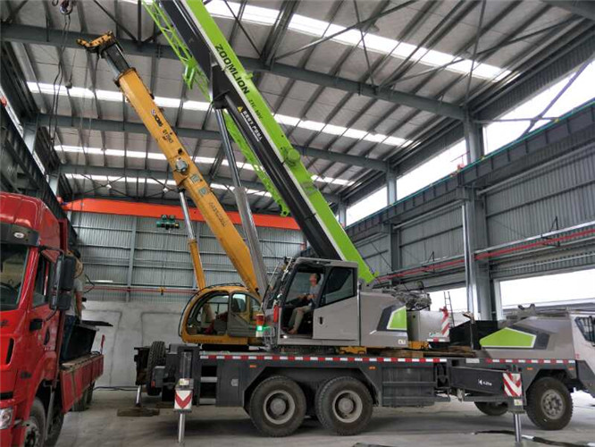 镇雄县高空车出租需要注意哪些安全事项？